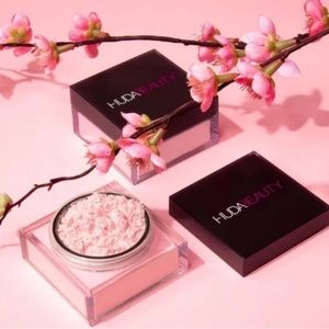 Huda Beauty Easy Bake Cherry Blossom Loose Setting Powder 🍒